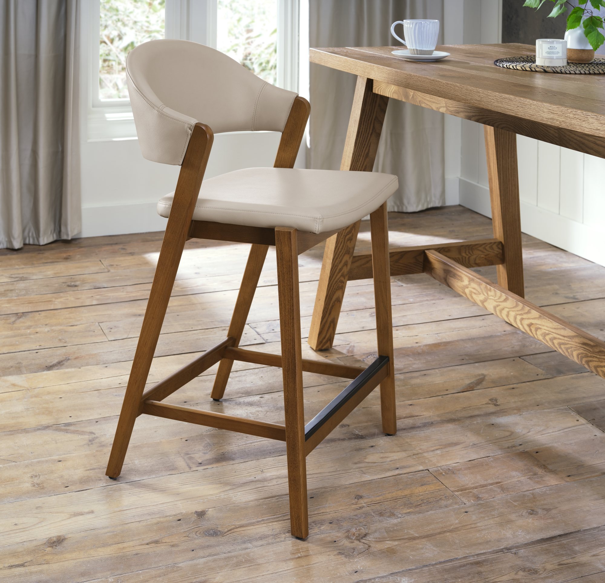 Rosen Rustic Oak Upholstered Bar Stool in an Ivory Bonded Leather (Single)